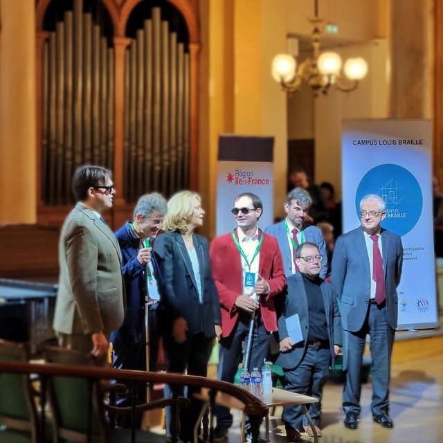 Les membres fondateurs du Campus Louis Braille avec Valérie Pécresse