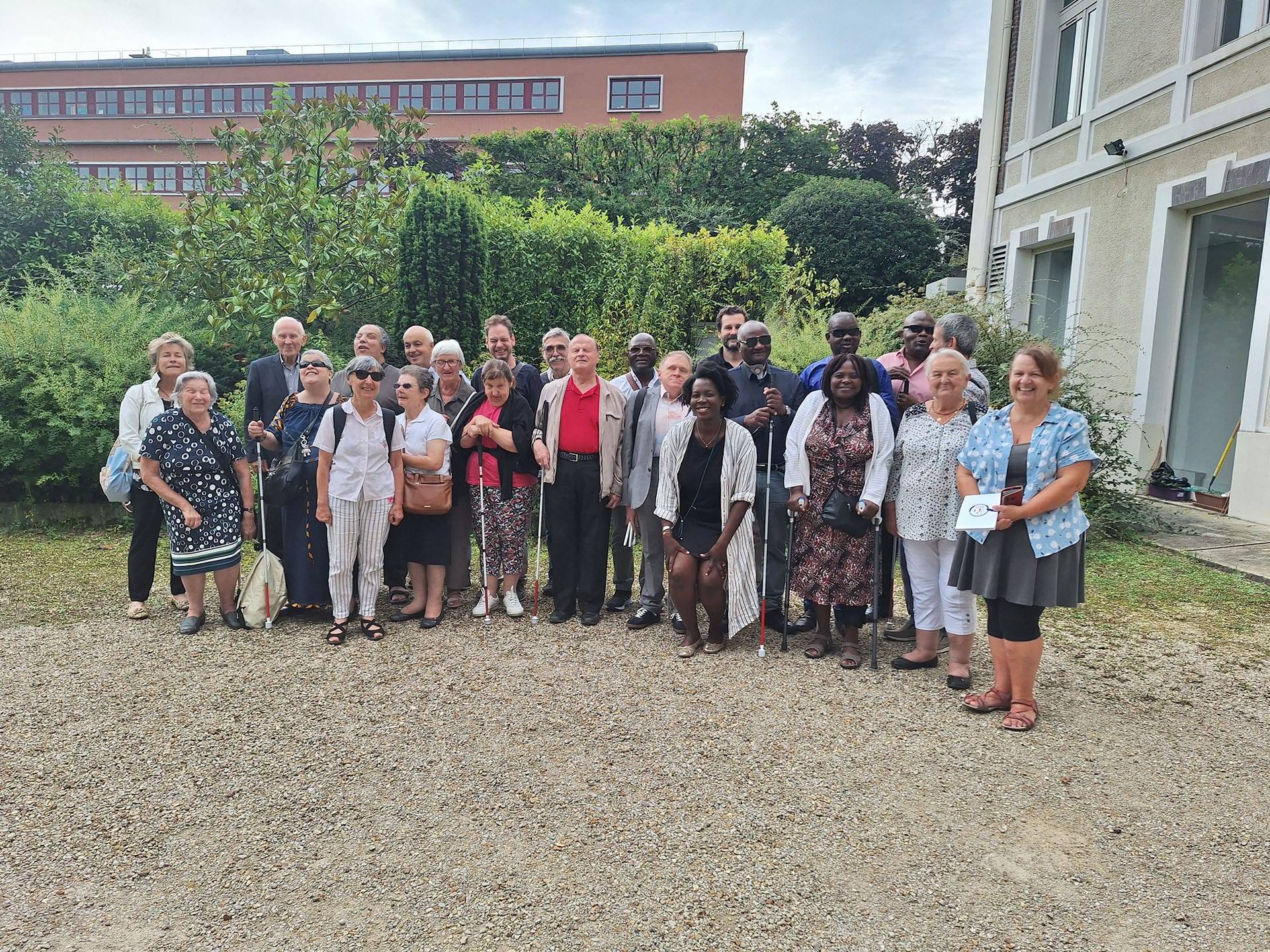 Photo de groupe avec les membres de la Commission de solidarité internationale